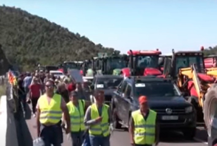 Fazendeiros bloqueiam estradas na fronteira entre França e Espanha