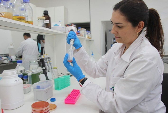 Célula Sintética: Avanços na Biologia e Aplicações Futuras