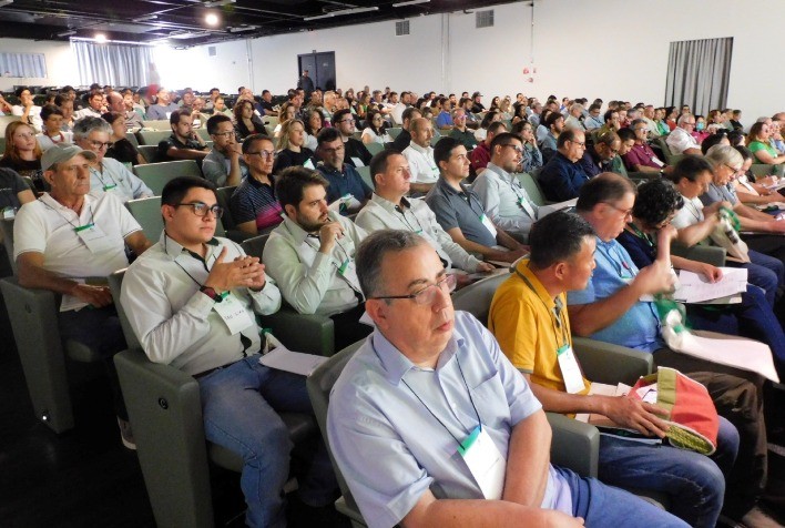 Workshop em São Paulo orienta gestores públicos sobre compras legais de sementes e mudas