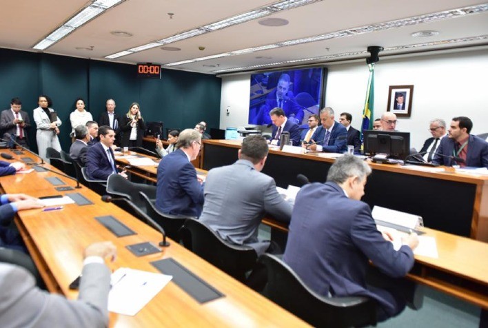 Governo não desiste da compra de arroz e promete reestruturação do edital, afirma Ministro da Agricultura