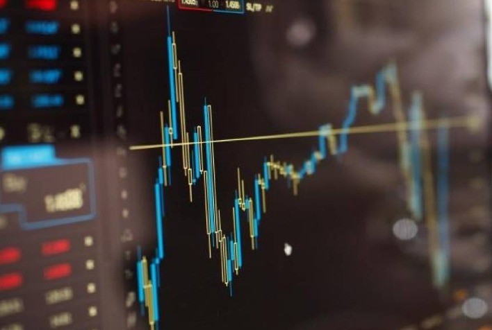 Ibovespa Inicia Sexta-feira em Baixa com Vencimento de Opções e Queda da Vale