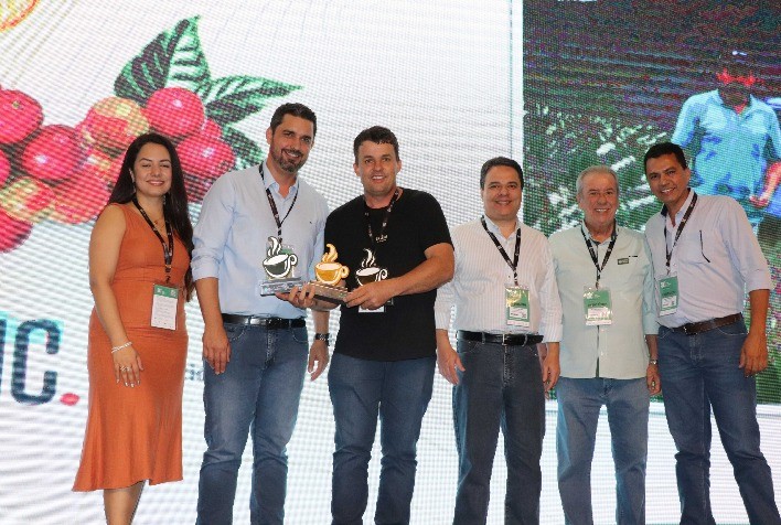 Café de Simonésia Conquista o Mundo com Qualidade Excepcional