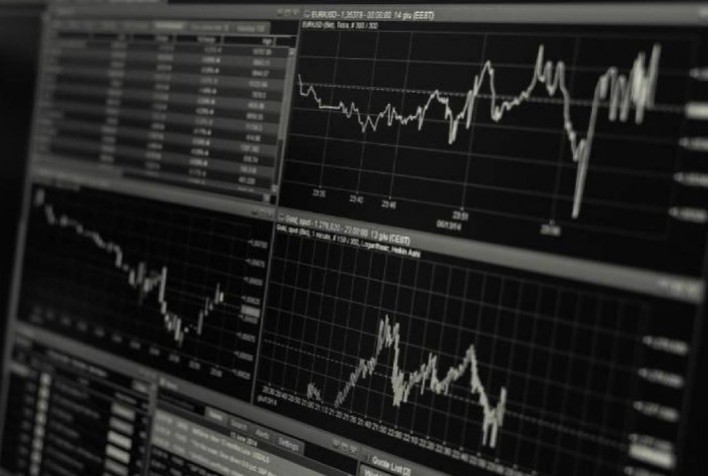 Ibovespa Abre em Queda em Meio a Preocupações Fiscais