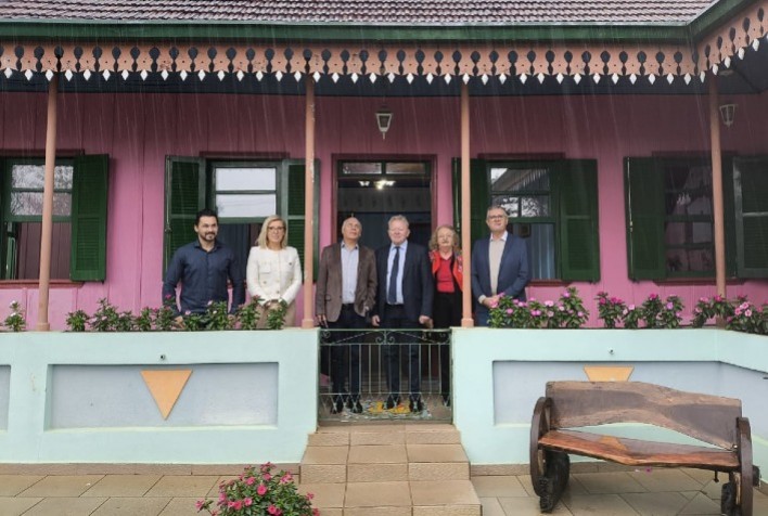 Entusiasmo Europeu: Comissário de Agricultura da UE Visita Paraná e Elogia Extensão Rural