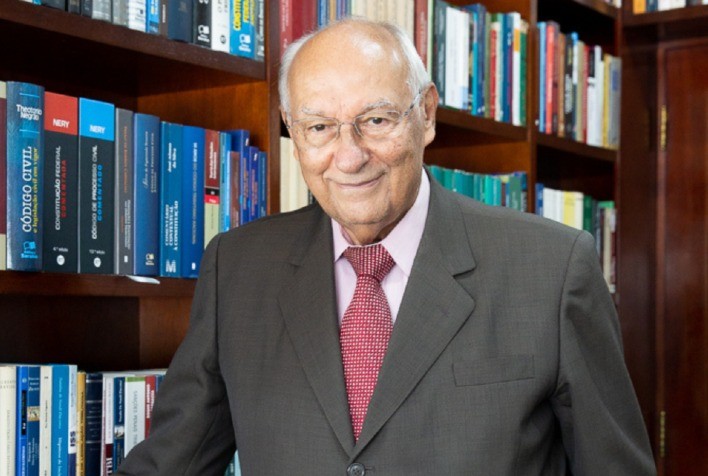 Crise Financeira do Governo Federal: Dívida Recorde e Decisões Polêmicas