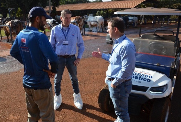 Visita do Diretor de Operações do Grupo Genus ao Brasil: Foco no Mercado de Genética Bovino