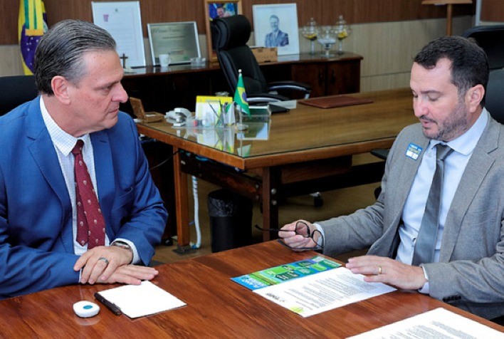 Ministro Fávaro propõe medidas para simplificar exportações brasileiras