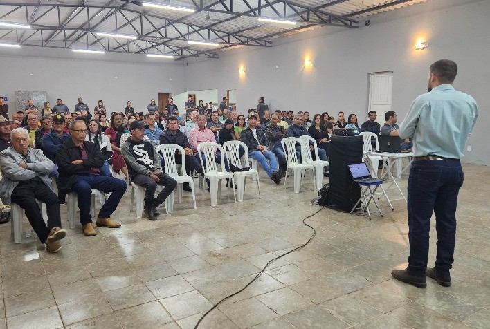Produtores Rurais de Divino e Espera Feliz Recebem Orientações Sobre Crédito Rural e Cafeicultura