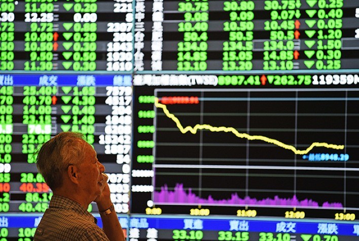 Queda nas Ações Chinesas Contrasta com Recuperação Regional