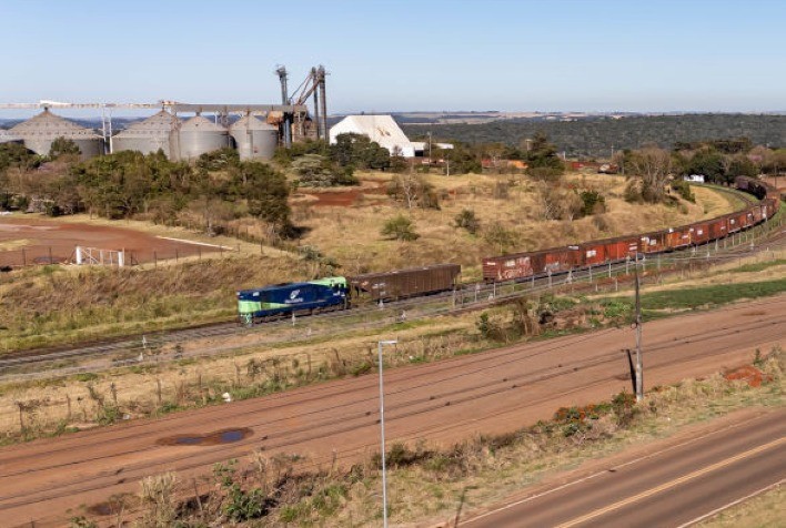 Governador Ratinho Junior Sanciona Lei para Desestatização da Ferroeste