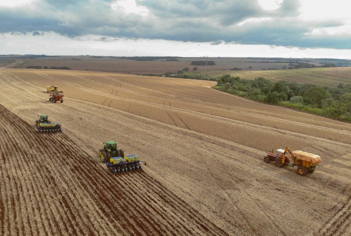 Chuvas impulsionam plantio no Paraná, e produção de soja pode atingir 22,4 milhões de toneladas