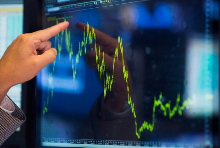 Ibovespa recua mais de 1% com preocupações fiscais