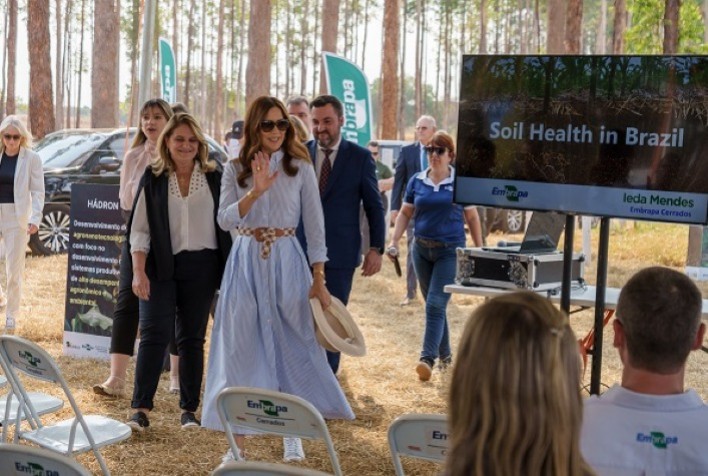 Visita da Rainha da Dinamarca à Embrapa Cerrados: um passo em direção à produção sustentável