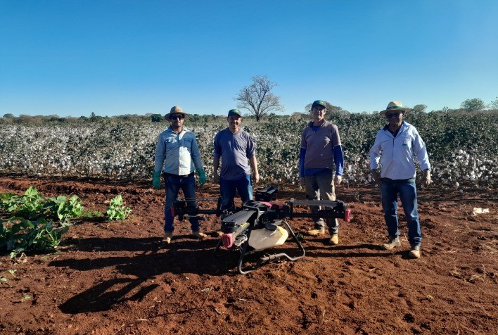Biotecnologia e Uso de Drones Impulsionam Produtividade dos Pequenos Produtores de Algodão em Catuti (MG)