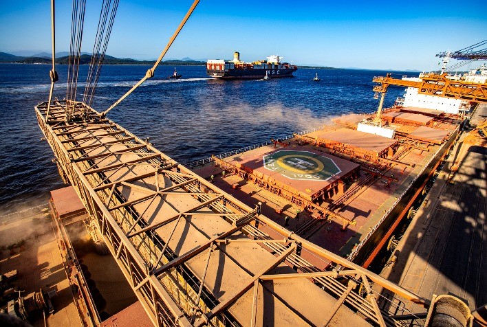 Crescimento nas exportações de soja e açúcar impulsiona movimentação nos portos paranaenses até setembro