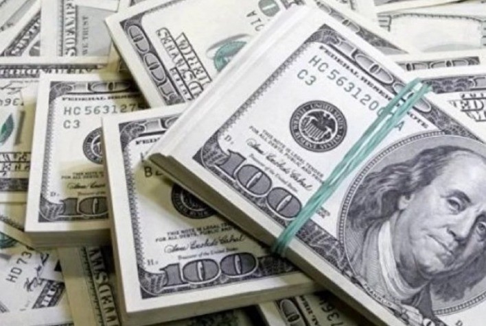 Dólar Avança e Ultrapassa R$ 5,71 em Meio a Monitoramento Internacional