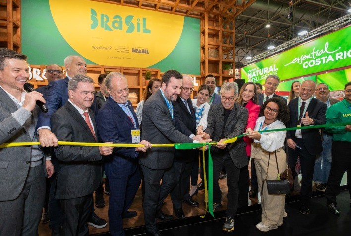 Brasil Registra Recorde de US$ 3,25 Bilhões em Negócios na SIAL Paris 2024 com Apoio da ApexBrasil