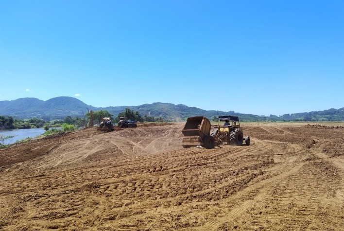 Arrozeiros doam 40 mil litros de diesel a produtores da região central do Rio Grande do Sul afetados pelas enchentes