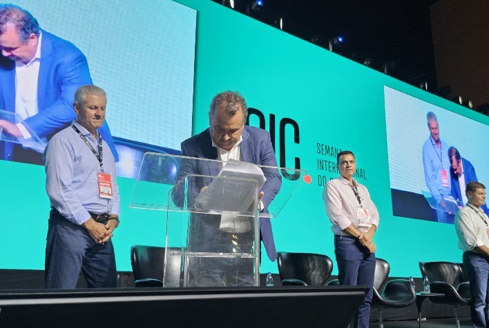 Governo de Minas Assina Pacto pelo Trabalho Decente na Agricultura Durante a SIC 2024