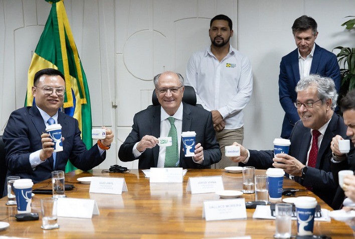 ApexBrasil e Luckin Coffee Firmam Novo Acordo para Impulsionar Exportações de Café Brasileiro