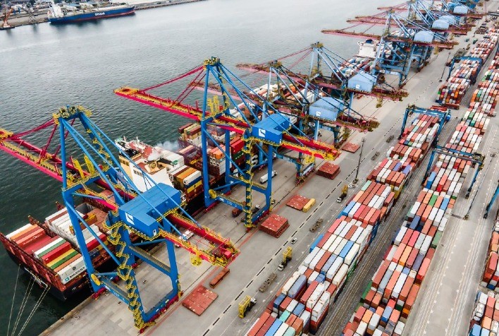 Porto de Santos Registra Maior Movimentação de Cargas em Outubro e Projeta Recorde Anual para 2024
