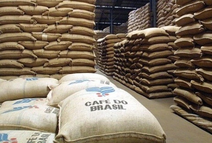 Preocupações com estoques baixos impulsionam preços do café na segunda-feira (25)