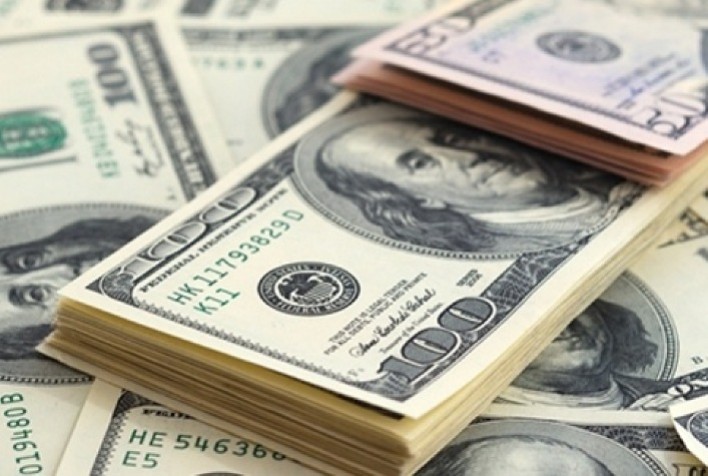 Dólar se aproxima de R$ 6 em meio a incertezas sobre cortes de gastos e isenção de IR