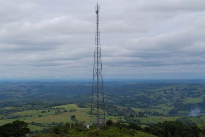 Acordo Inédito Entre o Governo do Paraná e Operadoras de Telefonia Móvel Expande Conectividade no Meio Rural