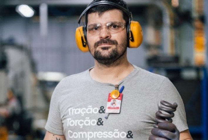 Máquinas Agrícolas Projeção 2025: Crescimento de 8% Impulsiona Fornecedores Estratégicos