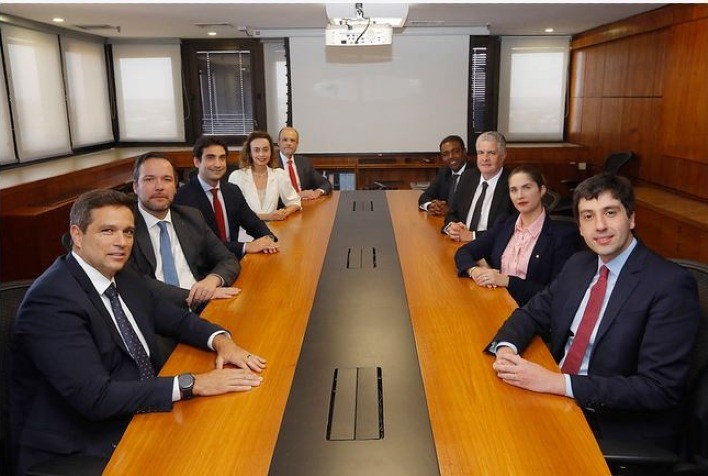 BC aponta disparada do dólar e pacote fiscal como fatores para alta dos juros