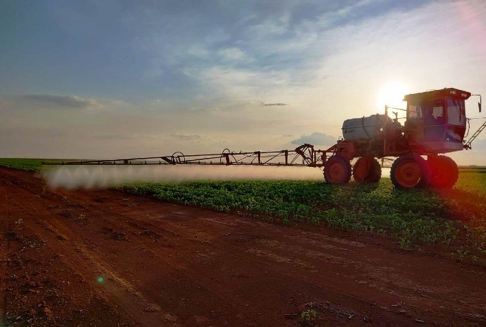 A Evolução dos Defensivos Biológicos nas Lavouras Brasileiras: Do Químico à Sustentabilidade