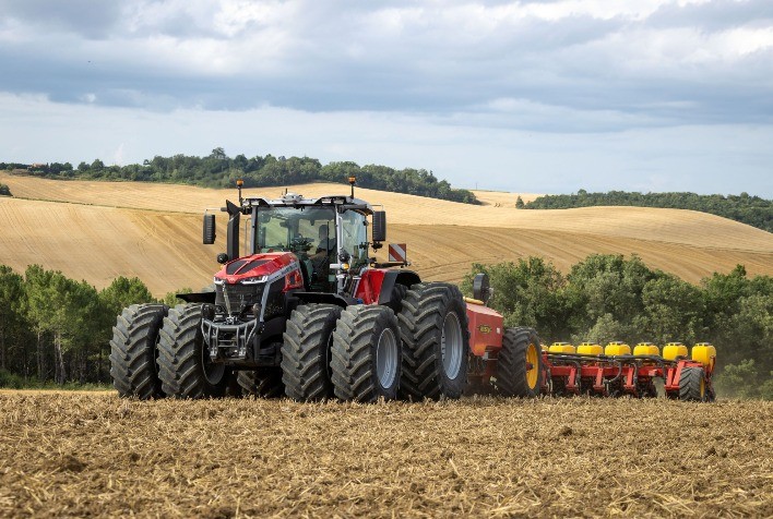 Massey Ferguson conquista prêmio internacional com o MF 9S.425 Dyna-VT Exclusive na AGROmashEXPO