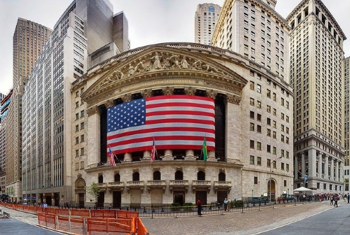 Mercados em Queda: Temores de Guerra Comercial Abalam Wall Street