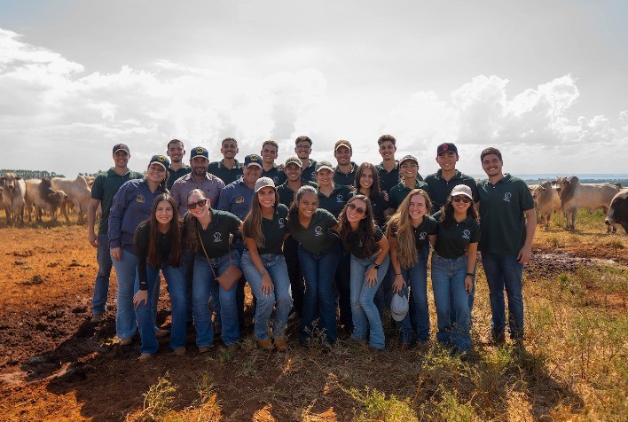 Grupo CV Nelore Mocho Recebe Visita de Estudantes da ESALQ Jr. para Capacitação Prática em Consultoria Agronômica