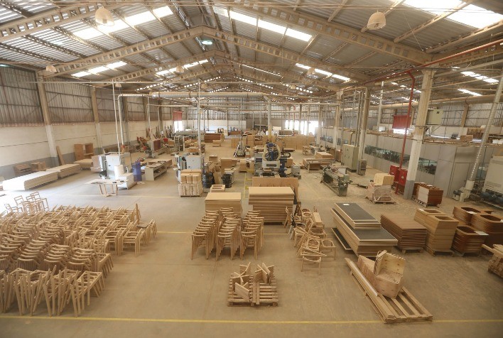 Paraná Lidera Expansão Industrial nos Setores de Móveis, Madeira, Bebidas e Materiais Elétricos