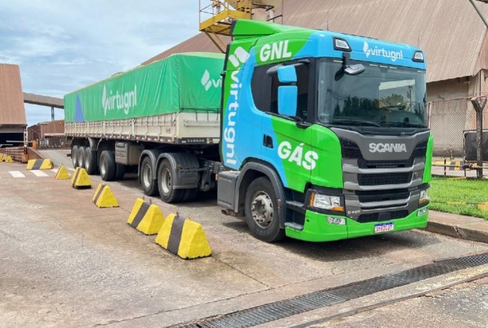 CLI recebe primeiros caminhões a gás para transporte de grãos no Brasil