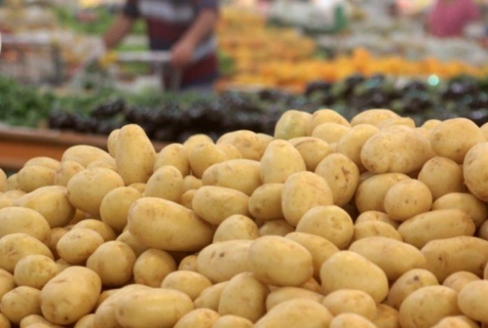 Queda nos preços da batata e cebola contrasta com alta do tomate no Paraná