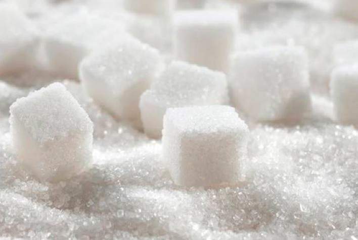 Contratos Futuros de Açúcar Encerram a Semana em Queda, Impactados pela Valorização do Dólar