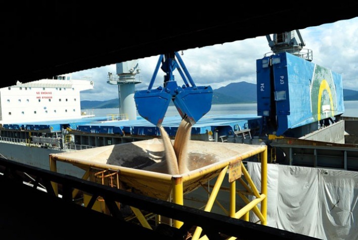 Entregas de fertilizantes registram leve queda em janeiro, enquanto produção nacional cresce