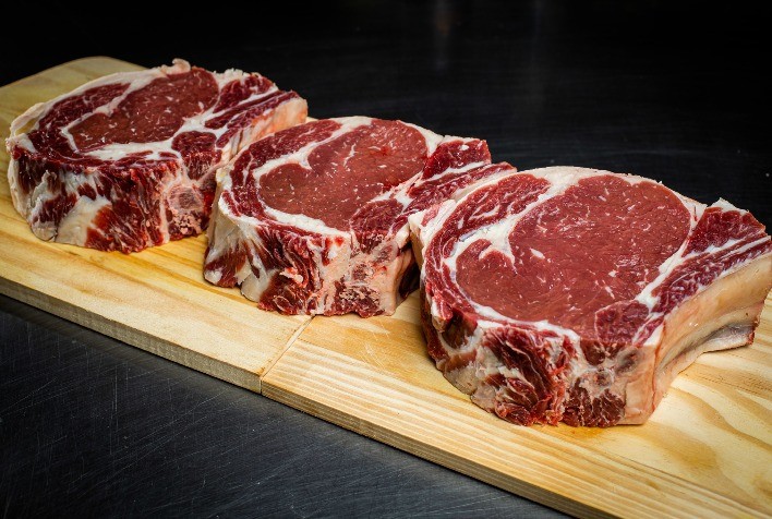 Aumento na oferta global pressiona preços da carne bovina