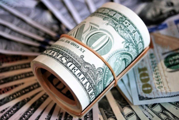 Dólar recua com expectativa de flexibilização nas tarifas dos EUA e negociações com a China