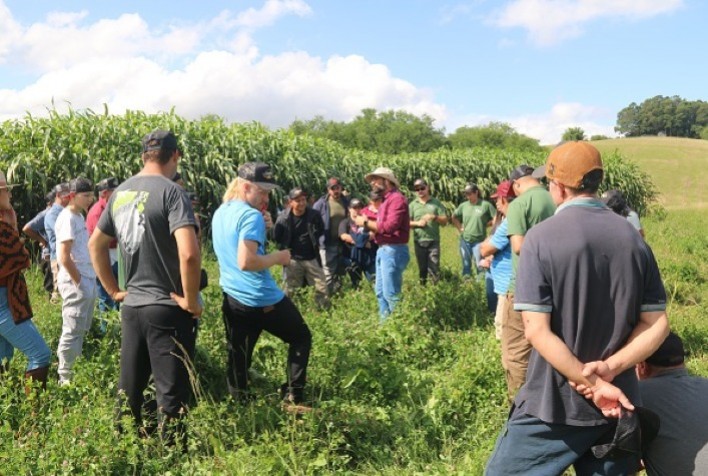 Evento em Hulha Negra promove debate sobre conservação do solo e sustentabilidade na produção leiteira familiar
