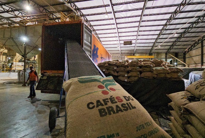 Infraestrutura portuária deficiente impede embarque de 638 mil sacas de café em março