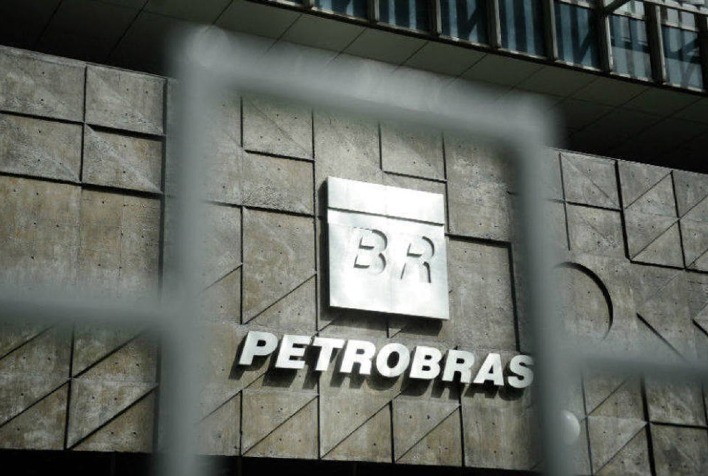 Petrobras anuncia redução de 4,7% no preço do diesel para distribuidoras a partir de terça-feira