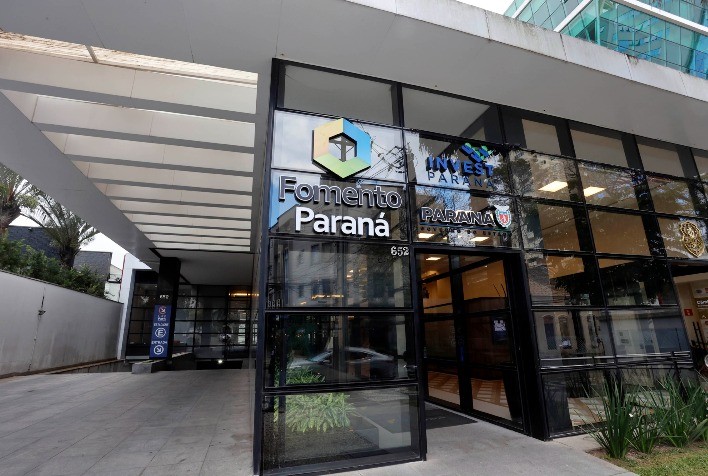 Banco do Agricultor Paranaense atinge R$ 1 bilhão em financiamentos e amplia apoio aos produtores rurais