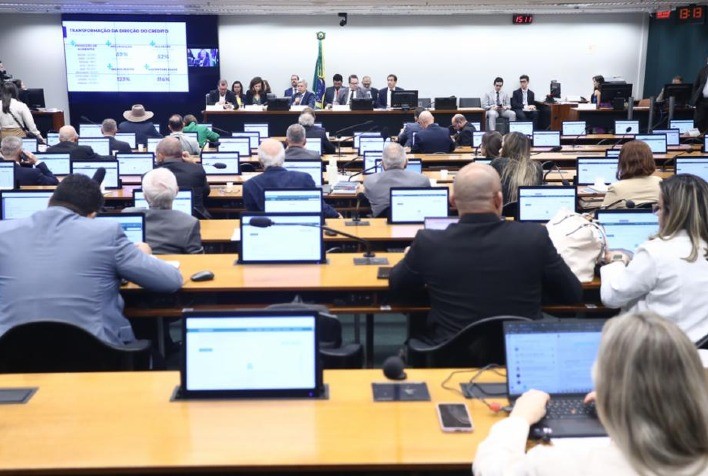 Deputados da Frente Agropecuária cobram ministro do Desenvolvimento Agrário por omissão diante de invasões do MST