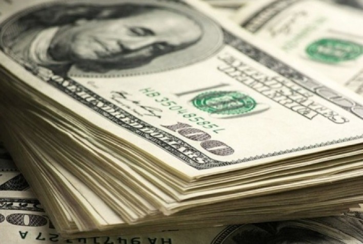 Mercado financeiro reage positivamente ao acordo entre EUA e China sobre tarifas; dólar opera em alta