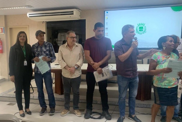 Produtores de Governador Valadares recebem títulos de propriedade rural em ação do Governo de Minas