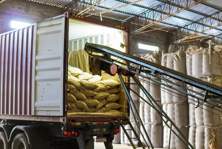 Exportações de café do Brasil somam 13,81 milhões de sacas no primeiro quadrimestre de 2025 com receita recorde