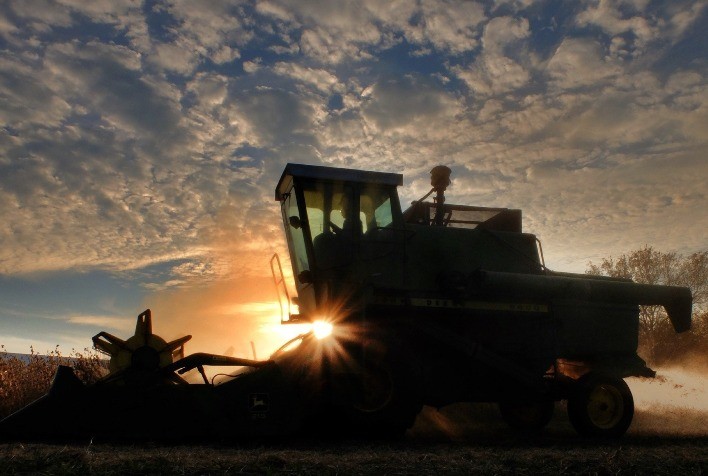 Tecnologia brasileira reduz em 50% os custos com troca de óleo em máquinas agrícolas